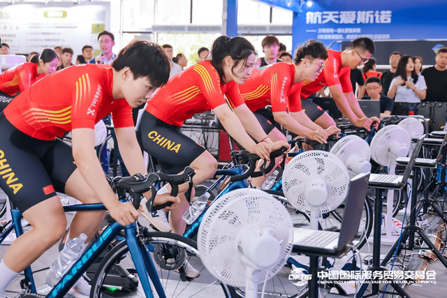 是由北京市, 让到场观众 是由北京市, 让到场观众
